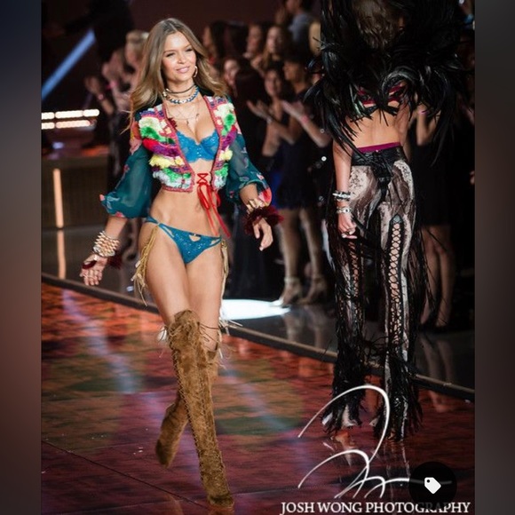 Blue sapphire panty 🩲 Holiday fashion show 2015🎊. model josephine skriver. - Picture 9 of 9